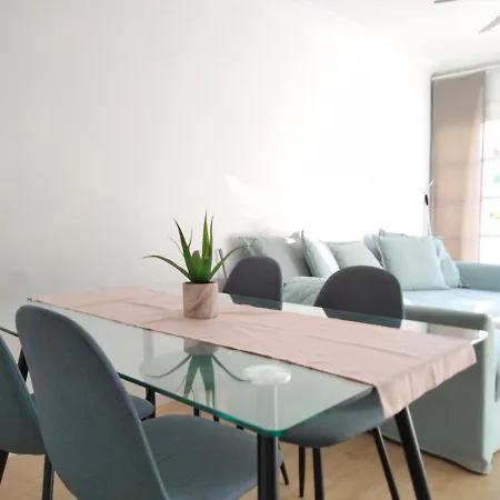 Deluxe Windsor Park Apartment