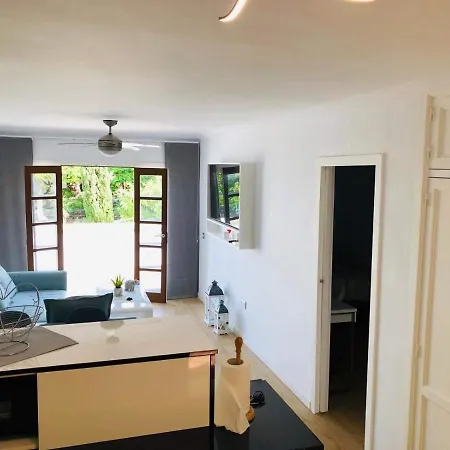 Deluxe Windsor Park Apartment